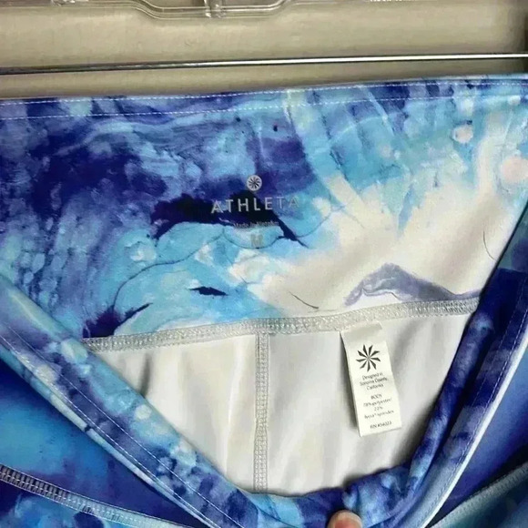 Athleta High Rise Fuji Chaturanga Cropped Capri Legging Size Medium Blue White - Picture 7 of 11